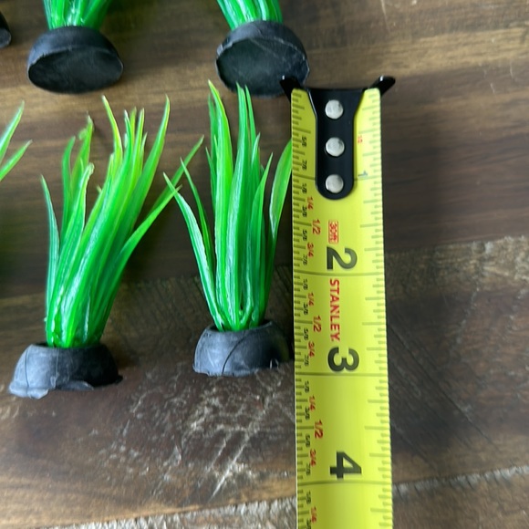Fish aquarium plastic plants faux grass for hiding and decor set/8 plants tank - Picture 2 of 7